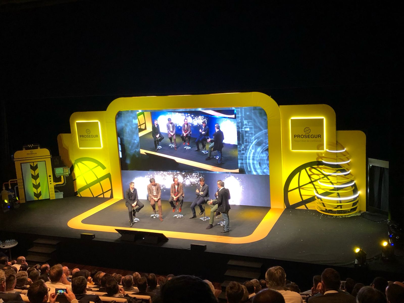 Convenciones y congresos de gran formato